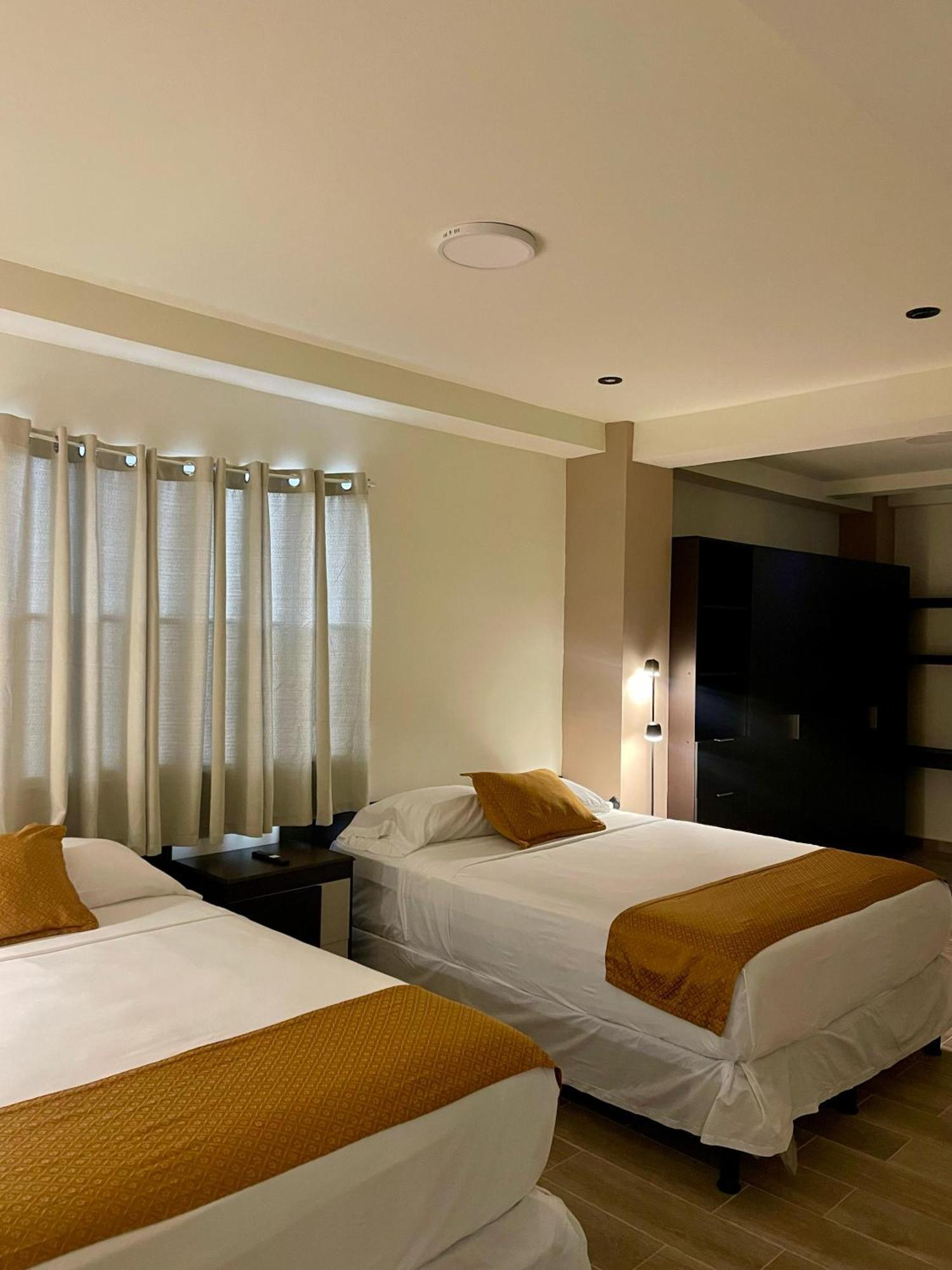 Hotel Villa Serena San Benito San Salvador Esterno foto