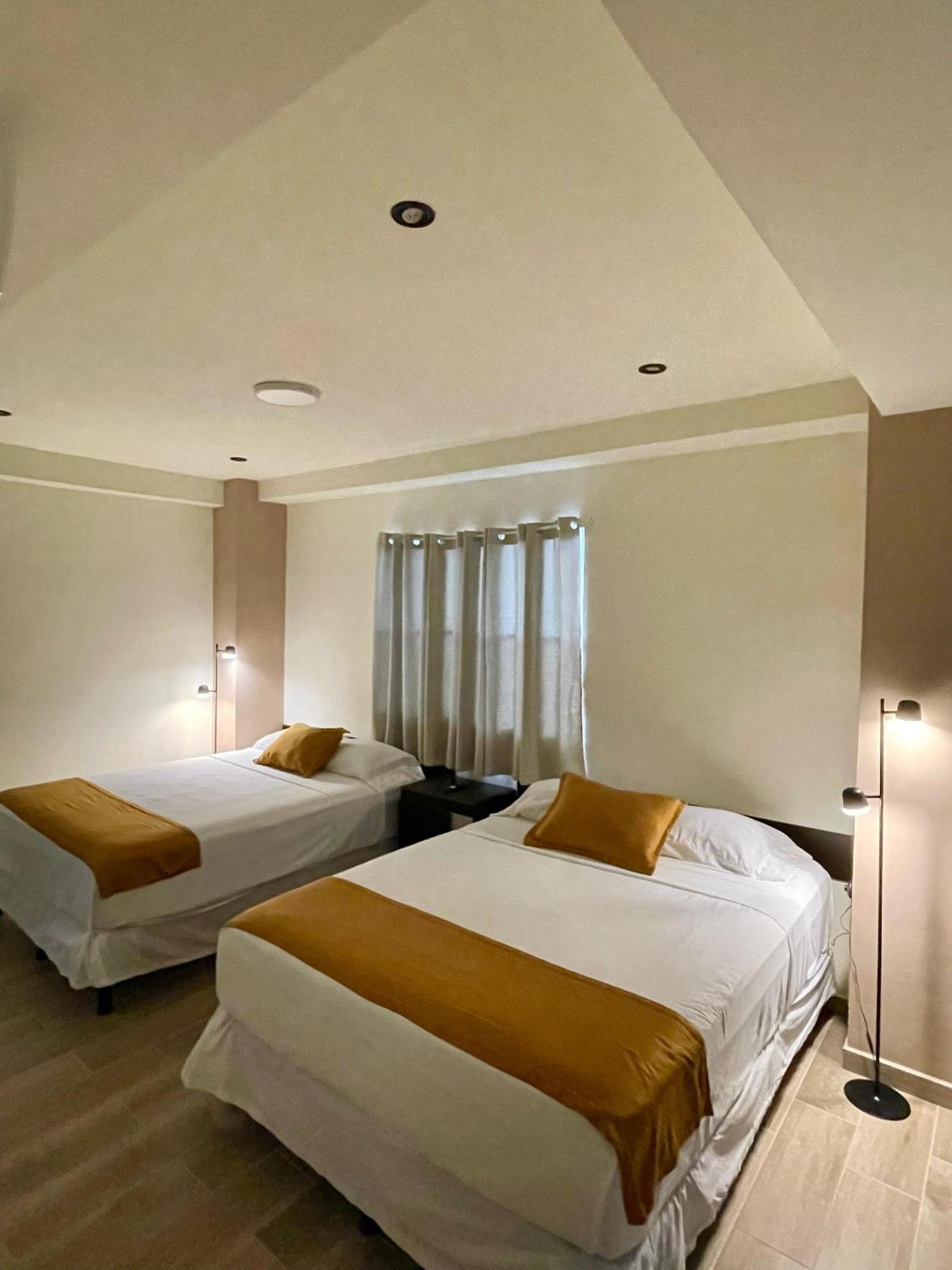 Hotel Villa Serena San Benito San Salvador Esterno foto