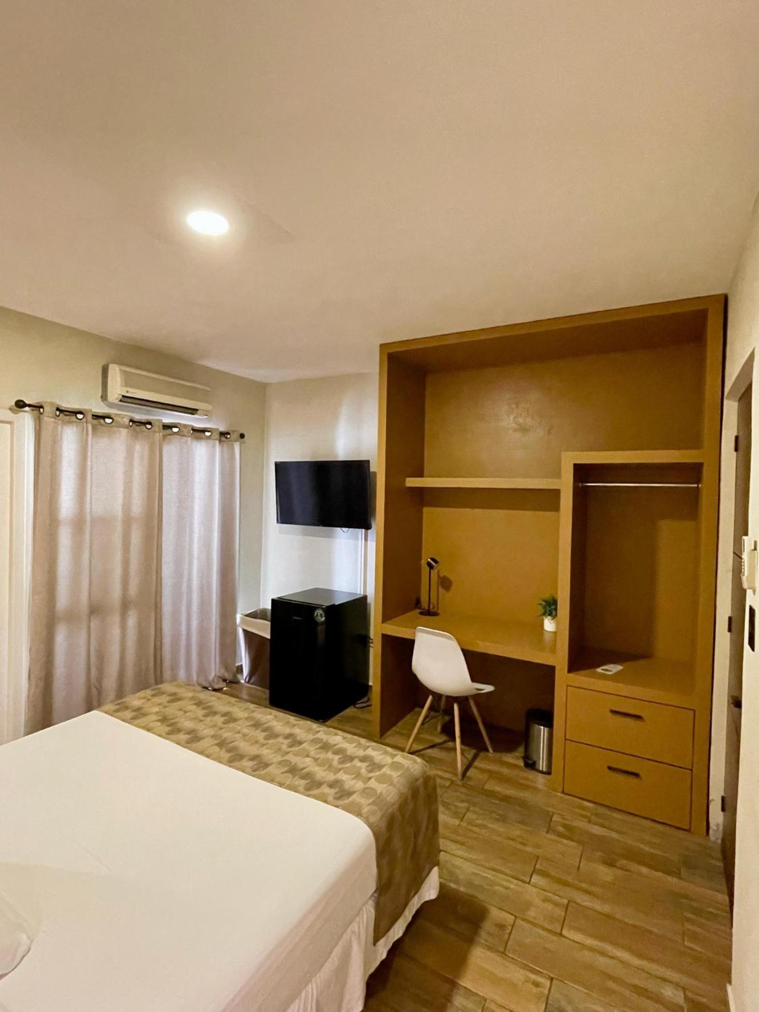 Hotel Villa Serena San Benito San Salvador Esterno foto